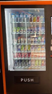 Máquina expendedora de Snapick 24 horas llena de bebidas